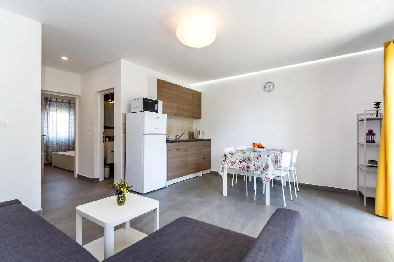 Golden Island Apartments Krk Town 0*,